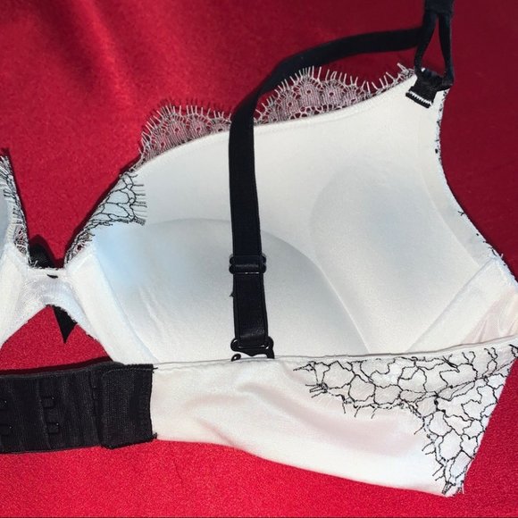 Victoria Secret Bombshell Lace Plunge Push Up Bra - Picture 10 of 11